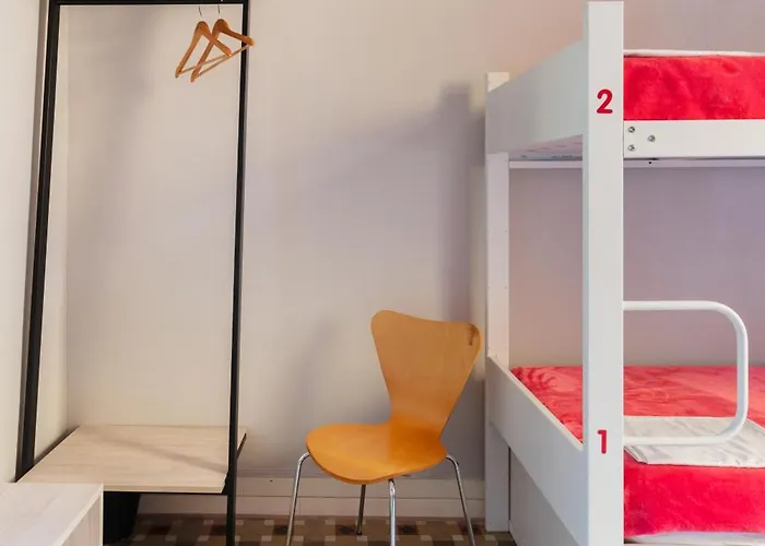 Red Nest Hostel *