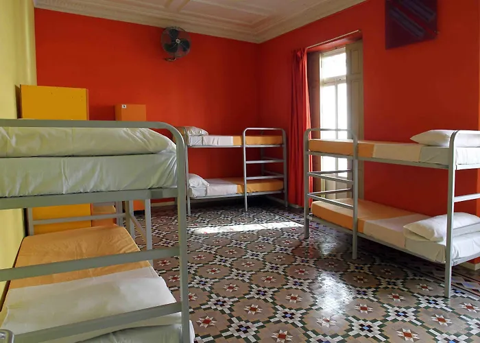 Hostel Red Nest *
