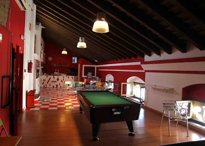 Hostel Red Nest *