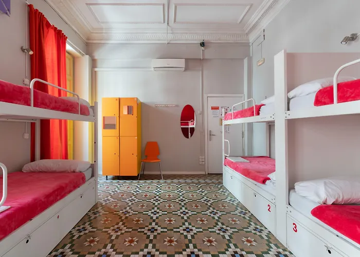 Red Nest * Valencia