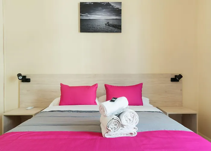 Hostel Red Nest *
