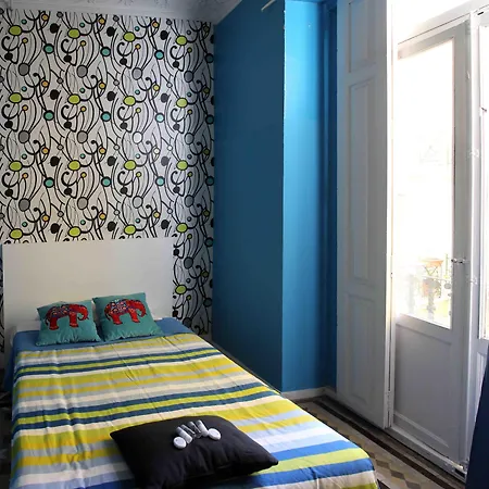Hostel Red Nest *