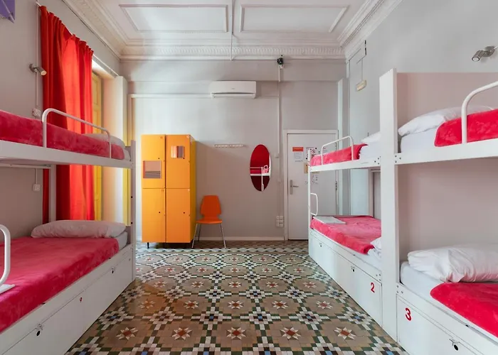 Red Nest * فالنسيا