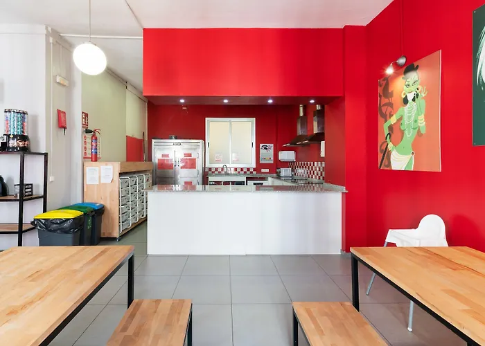 Red Nest * فالنسيا