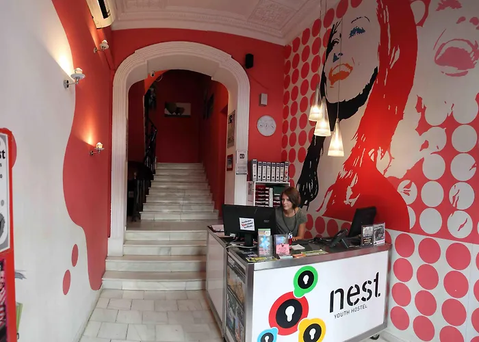 Red Nest * Βαλένθια