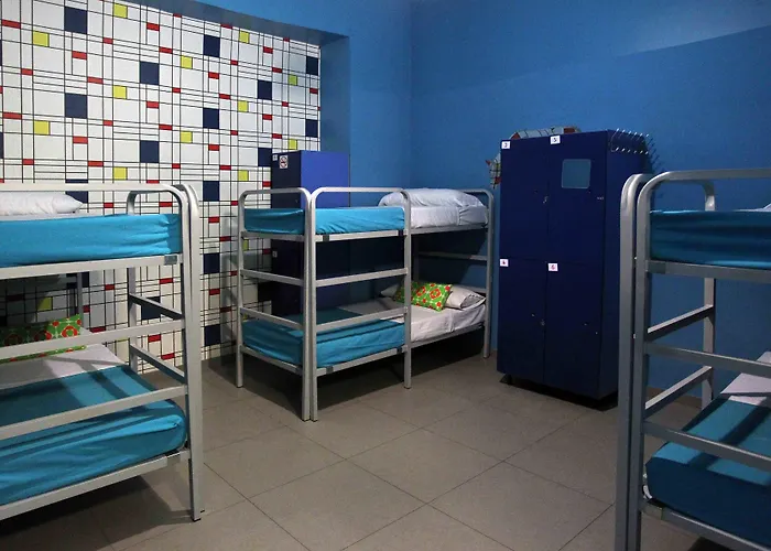 Hostel Red Nest *