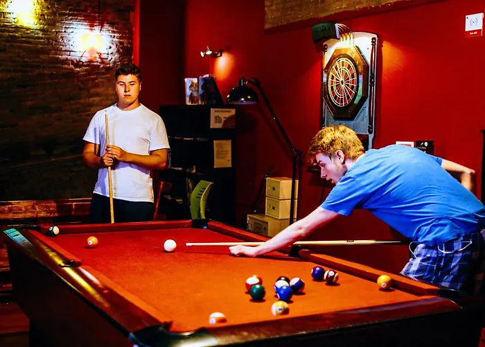 Red Nest بيت شباب فالنسيا