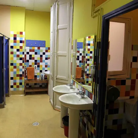 Hostal Red Nest *