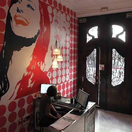 Hostel Red Nest