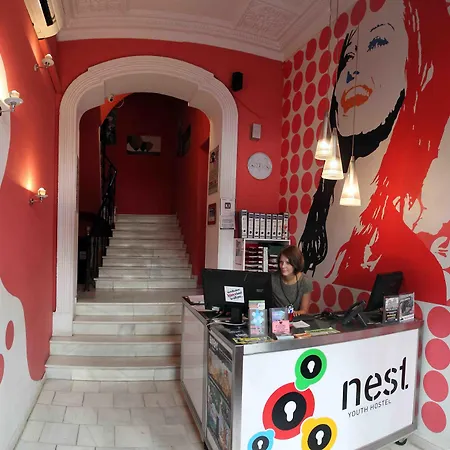 Red Nest * Valencia