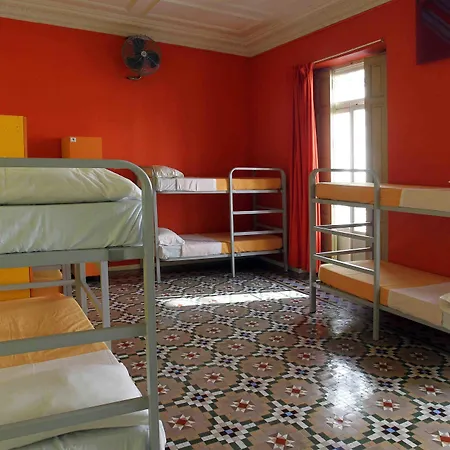 Hostel Red Nest *