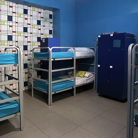Hostel Red Nest *