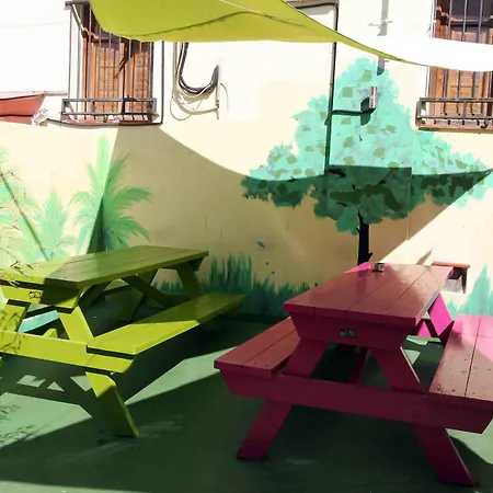 Hostel Red Nest
