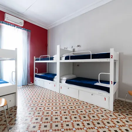 Red Nest Hostel *