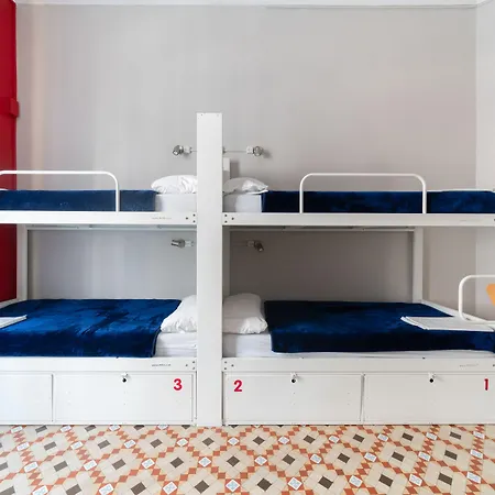 Hostel Red Nest *