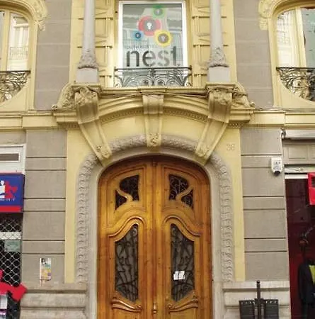 Red Nest Hostal *
