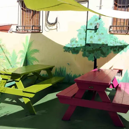 Hostal Red Nest *