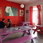 Red Nest אכסניה