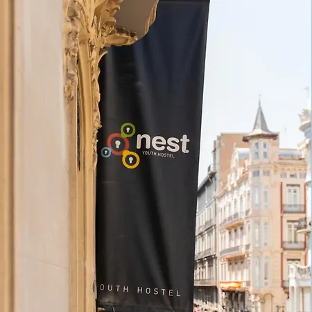 Red Nest * Valencie