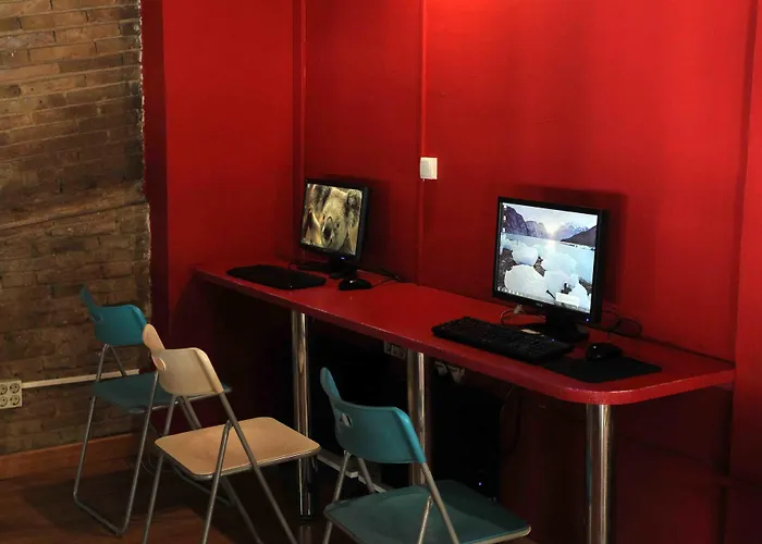 Red Nest Хостел *